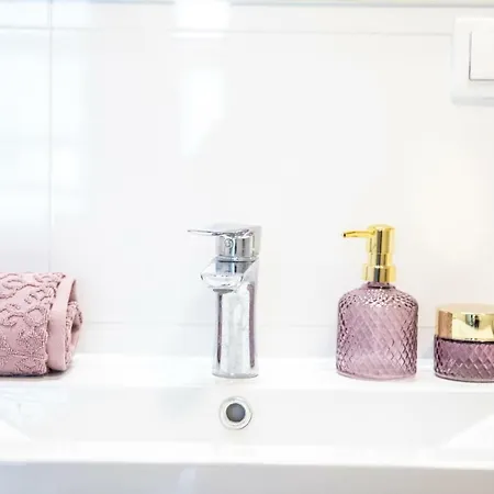 Luxury Apartment *