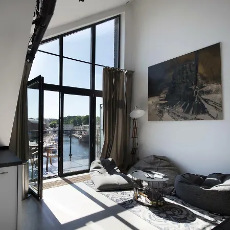 Port Apartment *