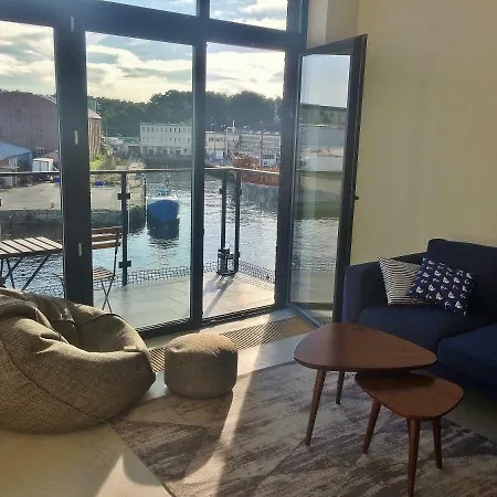 Apartment Port
