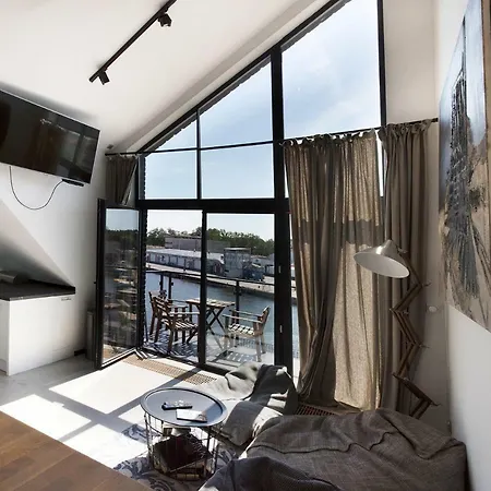 Apartment Port