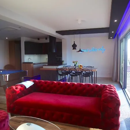 Aquarius Penthouse Apartament *